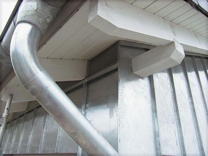 Außenwandbekleidungen mit Ton, Beton & Metall